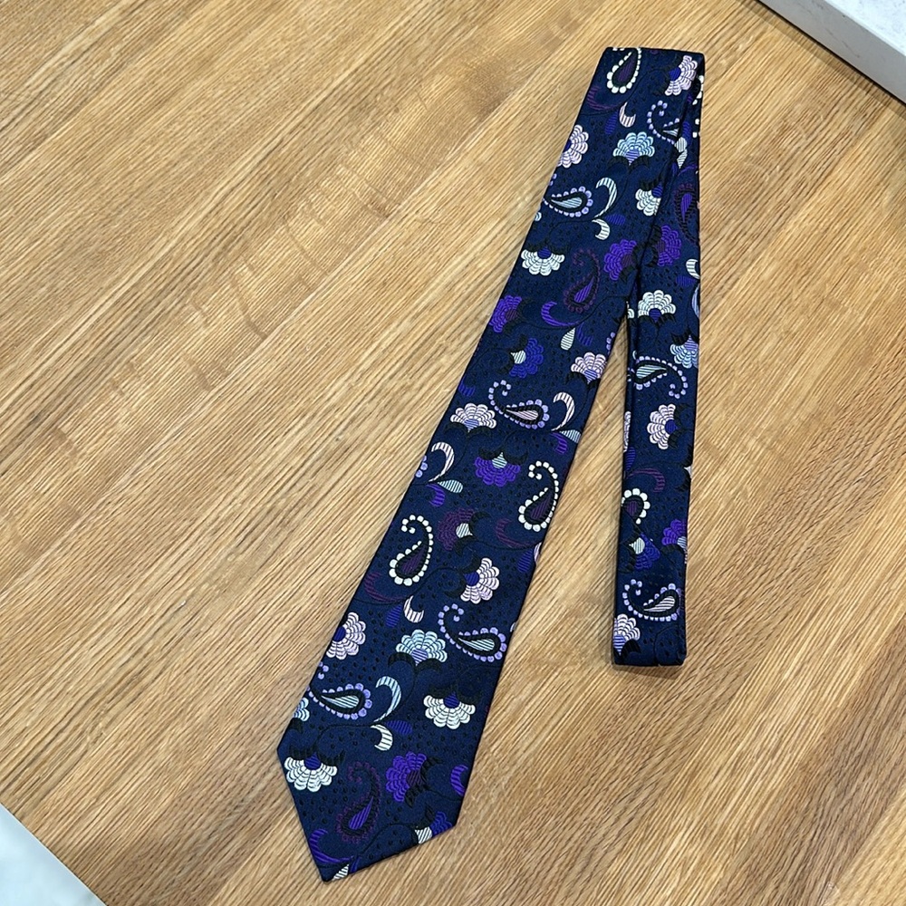 Duchamp silk tie in pristine condition.